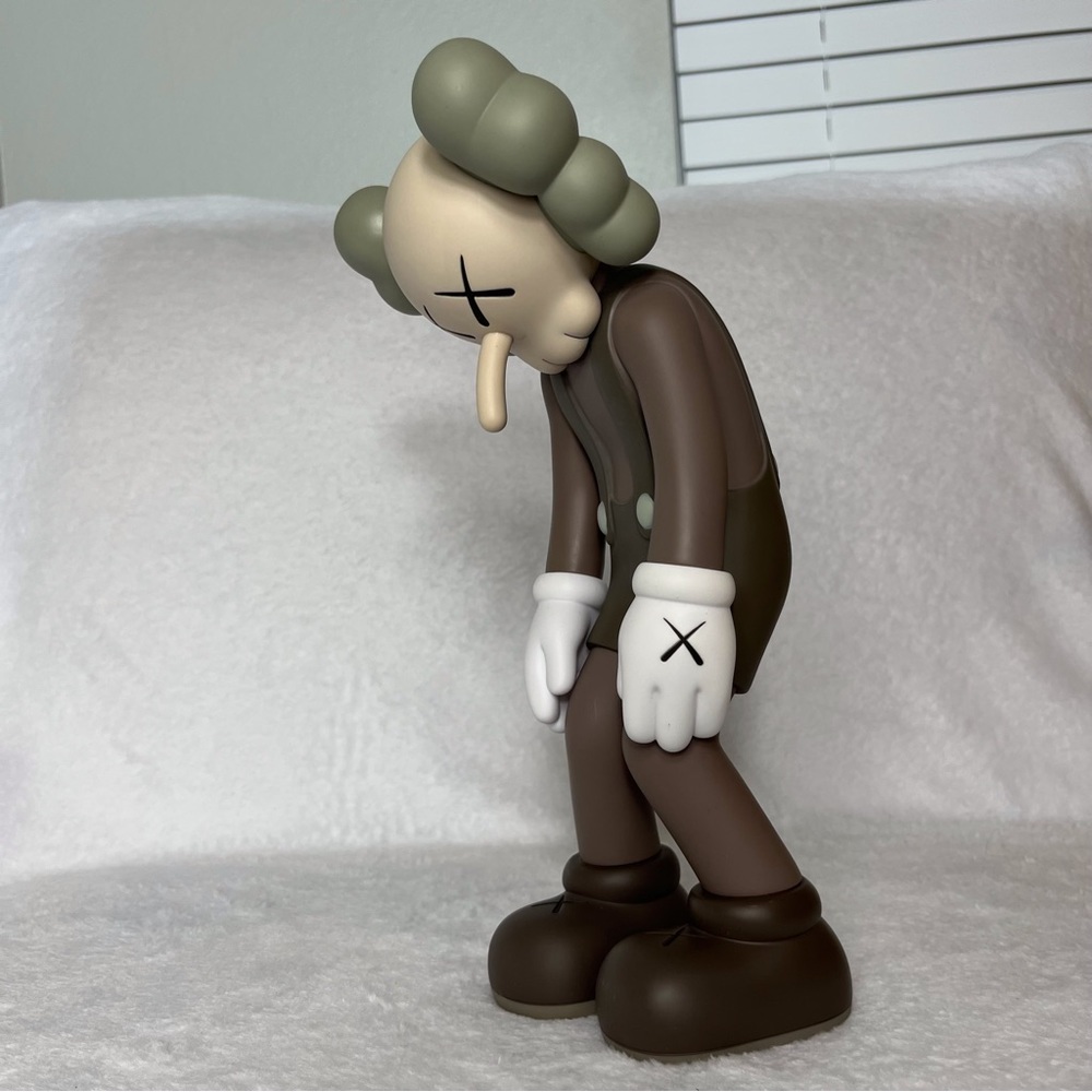 Kaws Vinyl Figure Small Lie Companion Used Gently